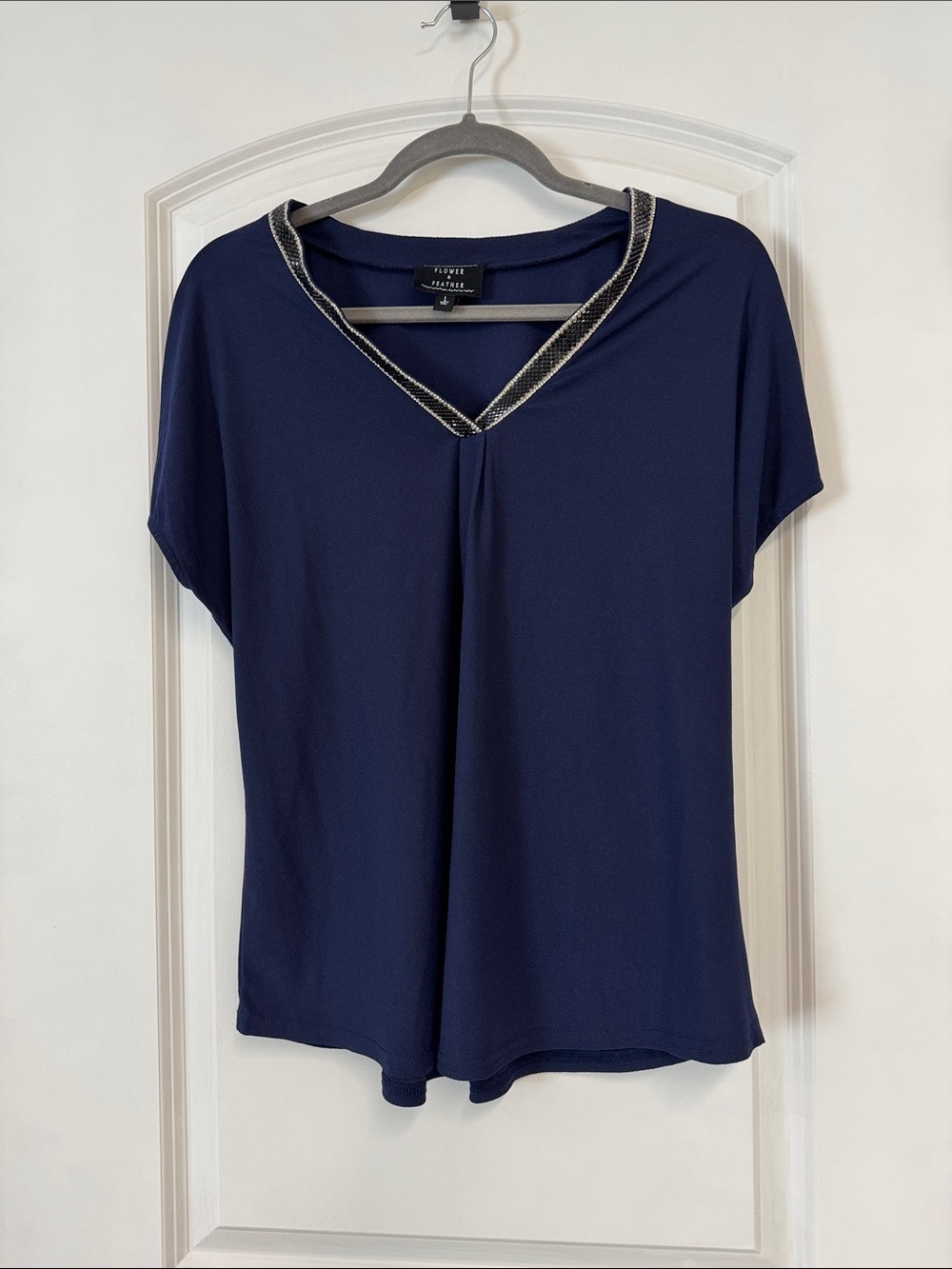 ⭐️3/$20⭐️ Flower and Feather Navy Short Sleeve V-Neck Top with Metallic Trim